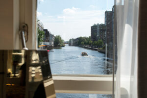 sweet-hotel-amsterdam-bridge-house-west-van-hallbrug.jpg