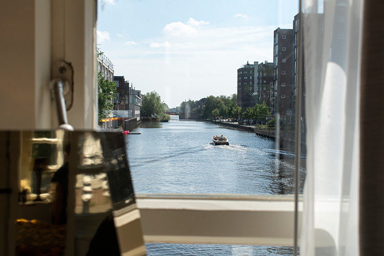 sweet-hotel-amsterdam-bridge-house