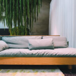 Ligne Roset e il design responsabile: la nuova versione del divano Kobold in Reishi