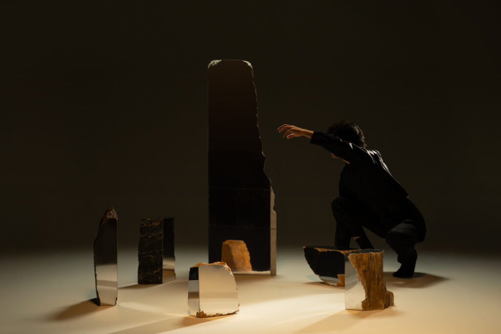 Dark Times, Bright Signs, mostra design internazionale Delvis (un)Limited