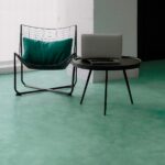 Isoplam riscrive il linguaggio del cemento: tre nuove superfici tra arte, velocità di posa e leggerezza