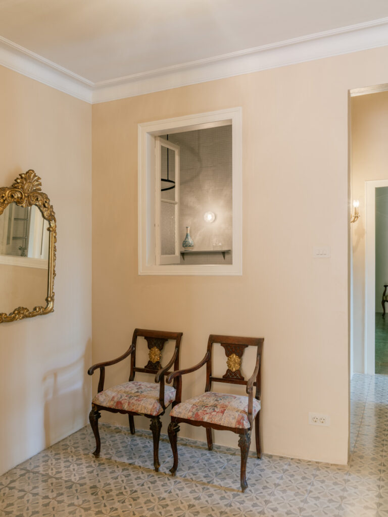 Casa Plató: h3o architects trasforma un set cinematografico in una dimora senza tempo