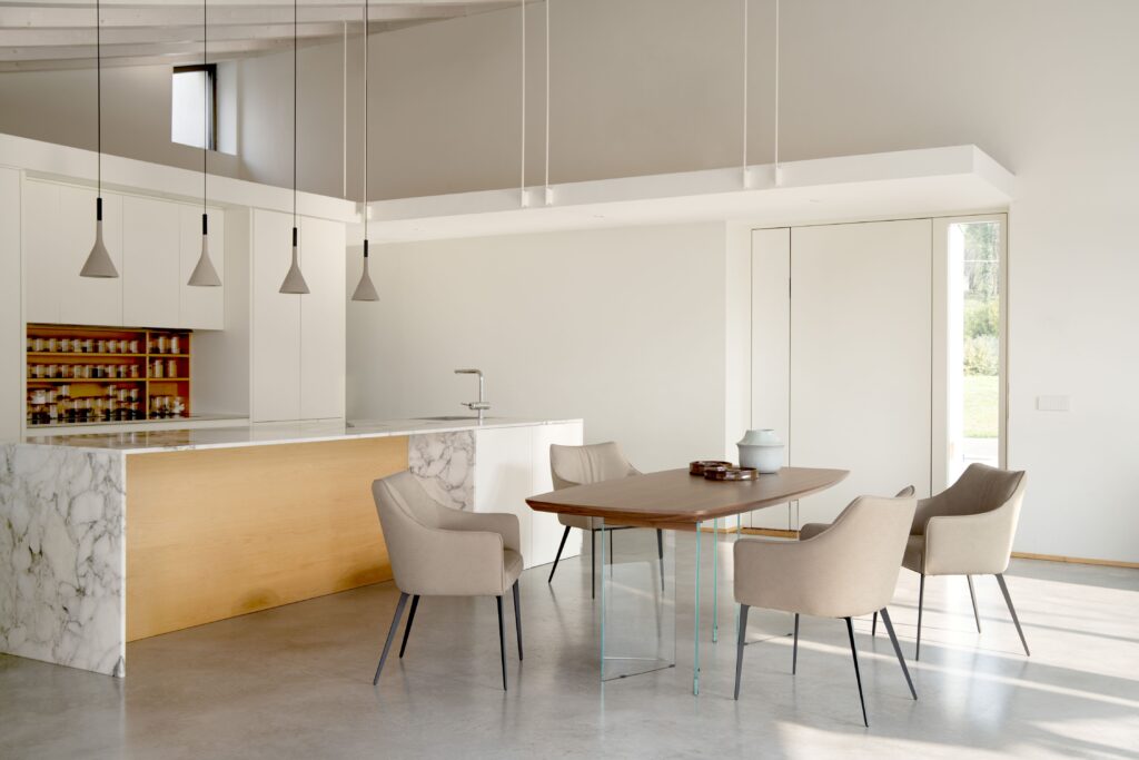 Toccare il design: come la materia rivoluziona il comfort di casa